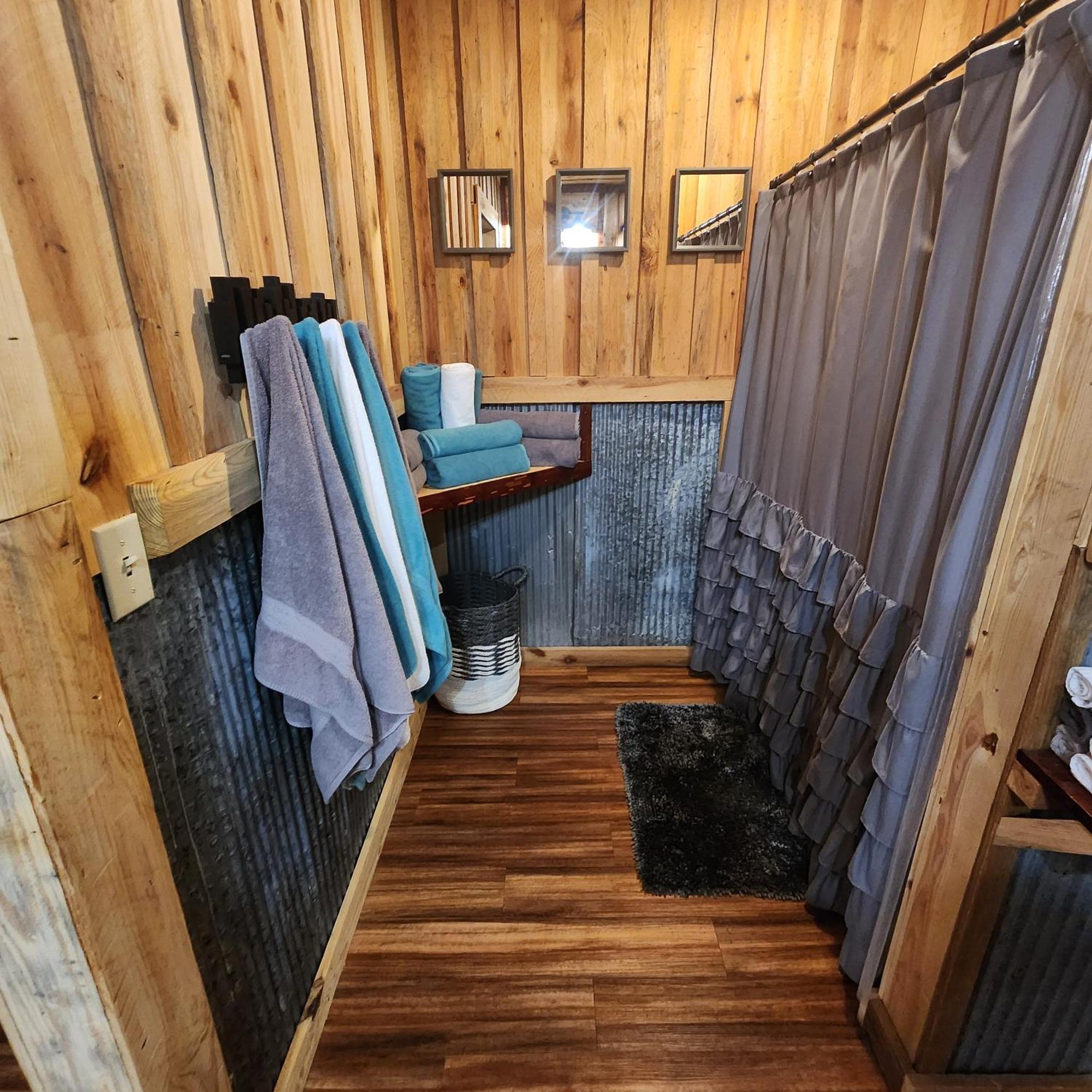Unique Country Cabin Meets Farmhouse Modern!!! Mena Екстериор снимка